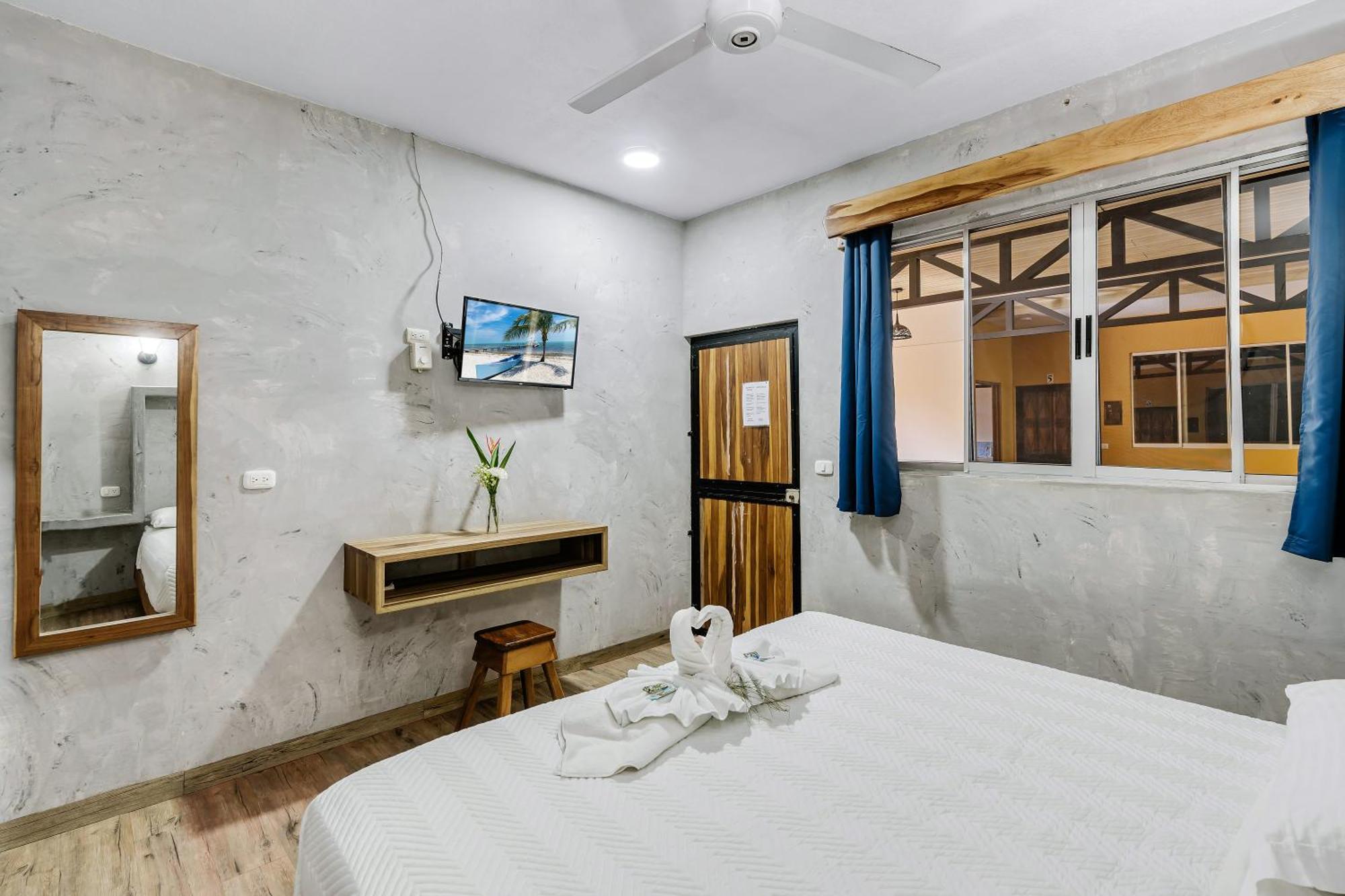 Hotel Tamarindo Inn - 1 Mi To Tamarindo Beach المظهر الخارجي الصورة